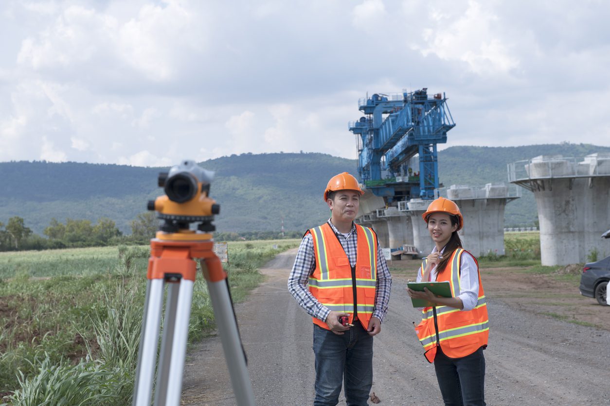 FHWA retroreflectivity compliance - Two engineers inspecting throughout the day.
